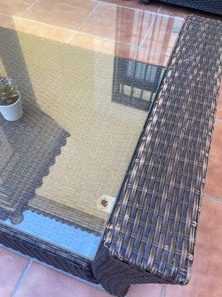 Mesa exterior de cafe. RIVERSIDE