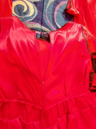 Vestito stile spagnolo in raso e pizzo