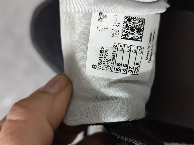 New Balance. Zapatillas black-white.como nuevas