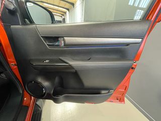 TOYOTA Hilux 2.8 D4D C. Doble Invincible AT