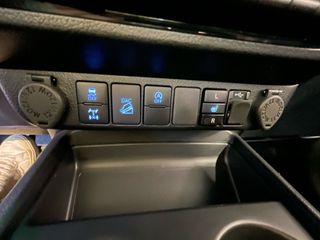 TOYOTA Hilux 2.8 D4D C. Doble Invincible AT
