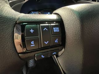 TOYOTA Hilux 2.8 D4D C. Doble Invincible AT