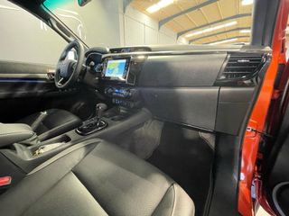 TOYOTA Hilux 2.8 D4D C. Doble Invincible AT