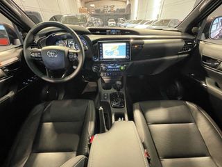 TOYOTA Hilux 2.8 D4D C. Doble Invincible AT