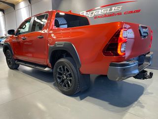 TOYOTA Hilux 2.8 D4D C. Doble Invincible AT