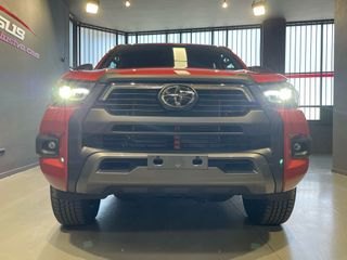 TOYOTA Hilux 2.8 D4D C. Doble Invincible AT