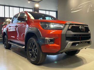 TOYOTA Hilux 2.8 D4D C. Doble Invincible AT