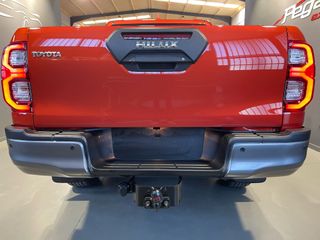 TOYOTA Hilux 2.8 D4D C. Doble Invincible AT