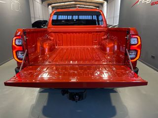 TOYOTA Hilux 2.8 D4D C. Doble Invincible AT