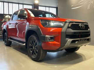 TOYOTA Hilux 2.8 D4D C. Doble Invincible AT