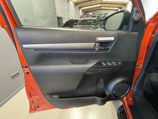 TOYOTA Hilux 2.8 D4D C. Doble Invincible AT