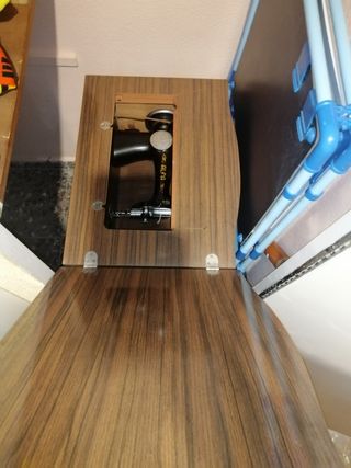 Maquina de coser ALFA con mueble