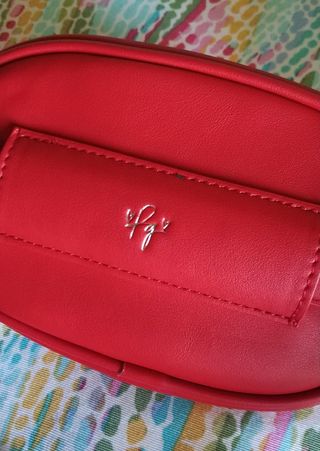 Riñonera roja colección Paula Gonu