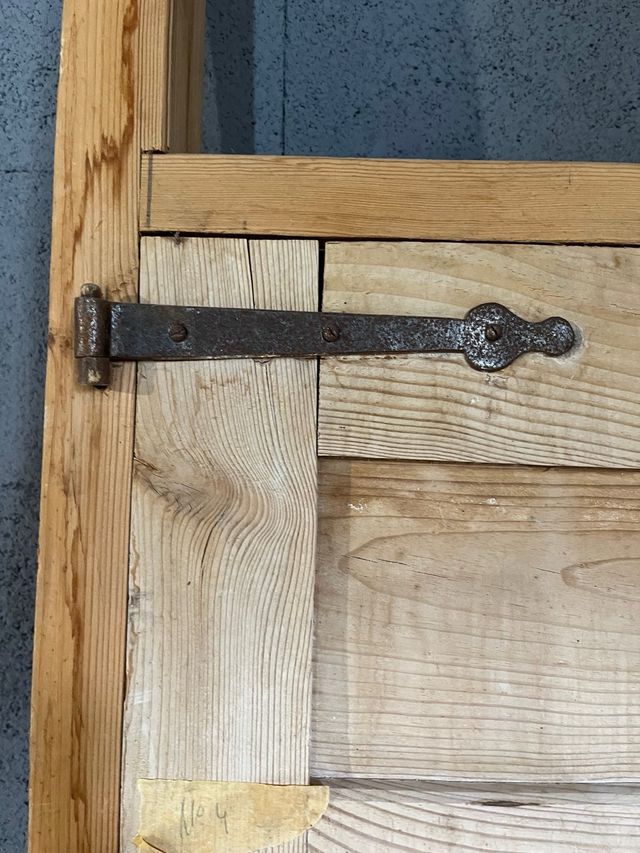 Puerta de madera antigua rústica