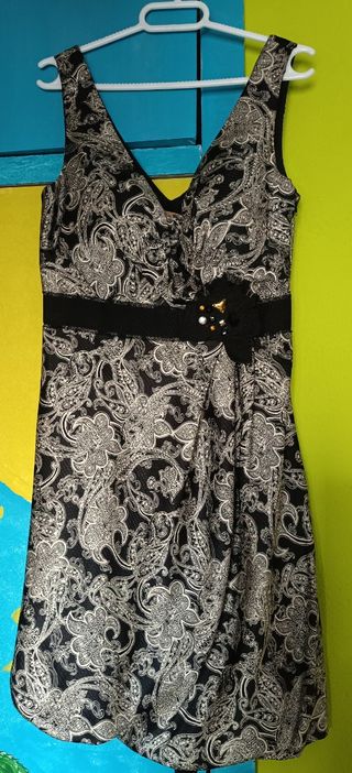 Vestido Manoukian con guantes 