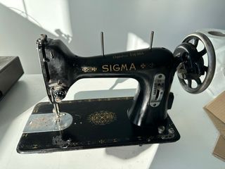 ANTIGUA MAQUINA DE COSER-SIGMA- (MOD:A107-1)