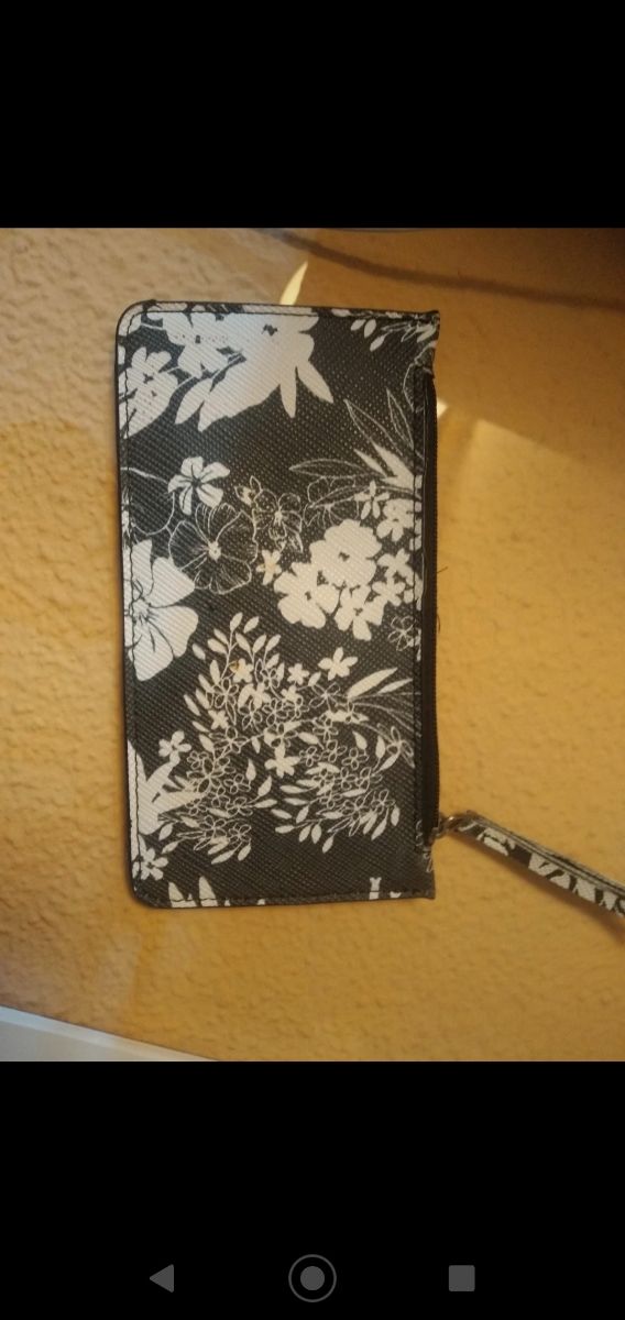 Pendientes más portamonedas