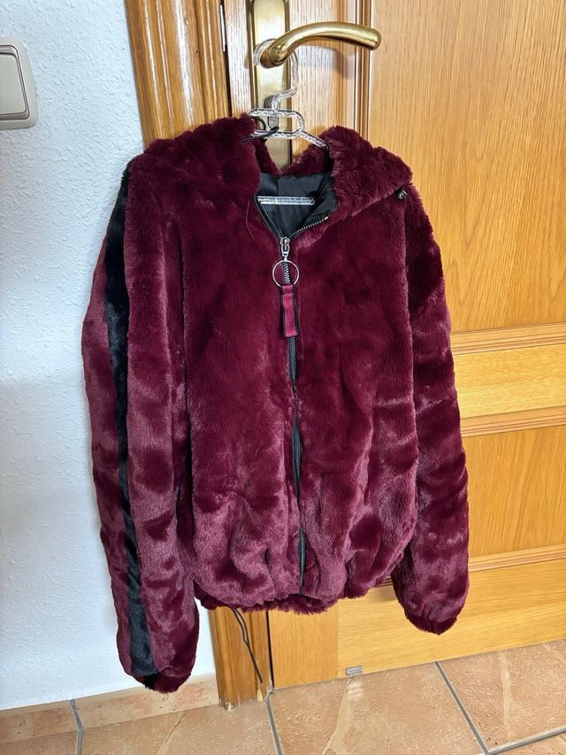 Cazadora granate y negra