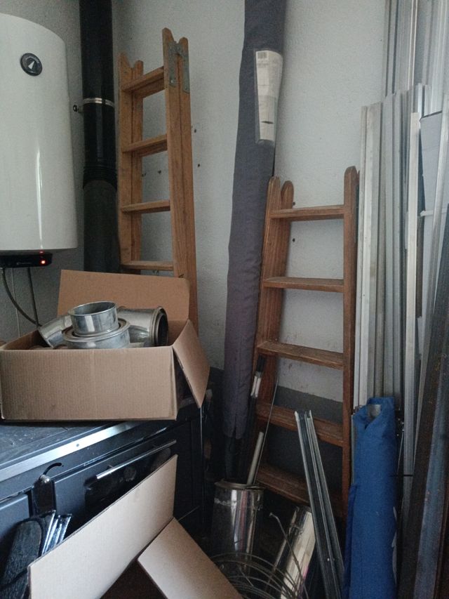 Lote de escaleras de madera profesionales