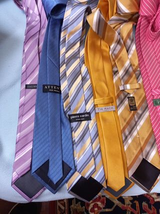 Lote 10 corbatas. Tambien se venden por separado.