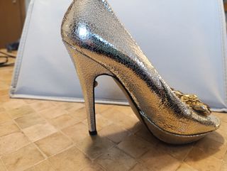 Zapatos dorados Patricia Rosales 