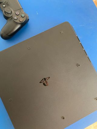 Play Station 4 Slim
