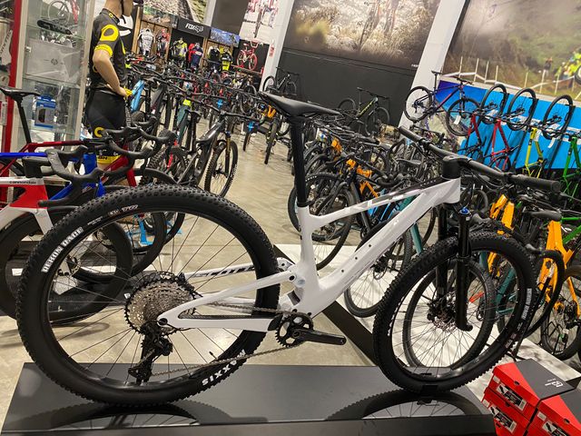 ¡OFERTON! SCOTT SPARK RC TEAM WHITE