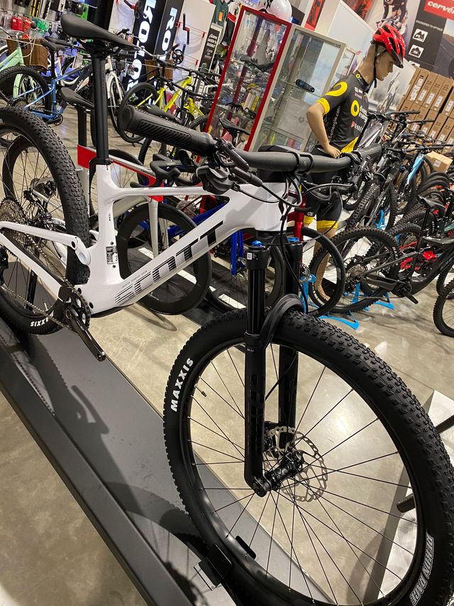 ¡OFERTON! SCOTT SPARK RC TEAM WHITE