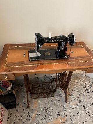Máquina de coser SIGMA con mesa
