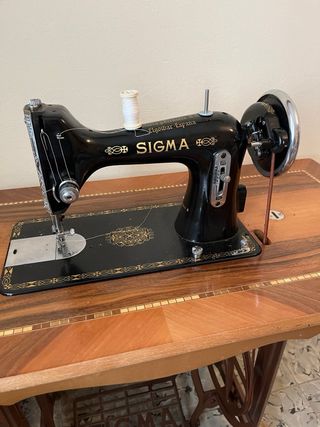 Máquina de coser SIGMA con mesa