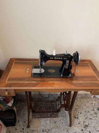 Máquina de coser SIGMA con mesa