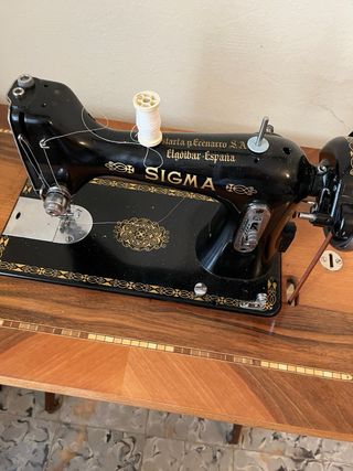 Máquina de coser SIGMA con mesa