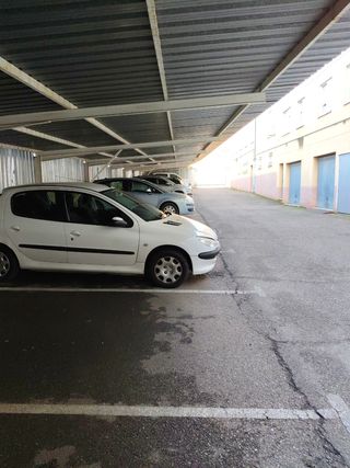Plaza de aparcamiento cubierto en garaje comunitar