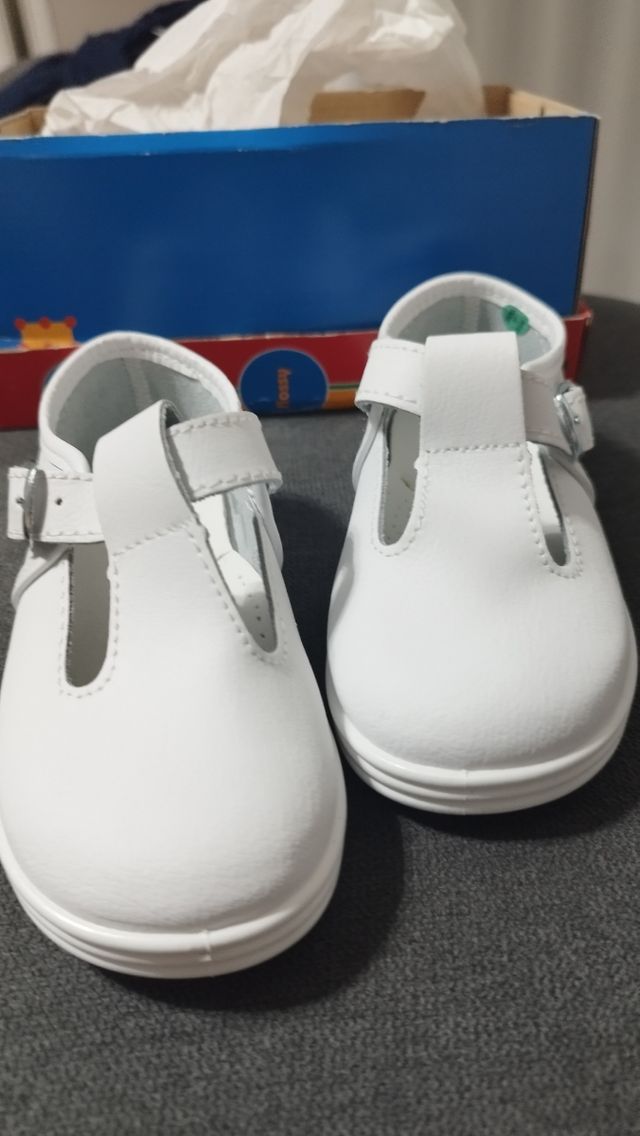 Zapatos bebé Pepitos blancos talla 24 a estrenar