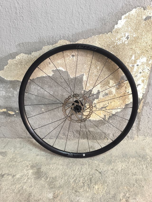 Llantas Gian de aluminio, con piñonera y discos.