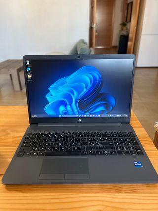 Hp 250 g9 i7 512SSD