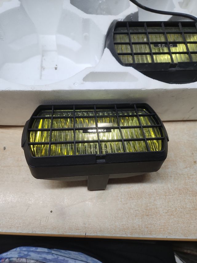 FARI ALOGENI PER AUTO UNIVERSALI AD ANELLO