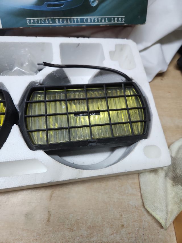 FARI ALOGENI PER AUTO UNIVERSALI AD ANELLO