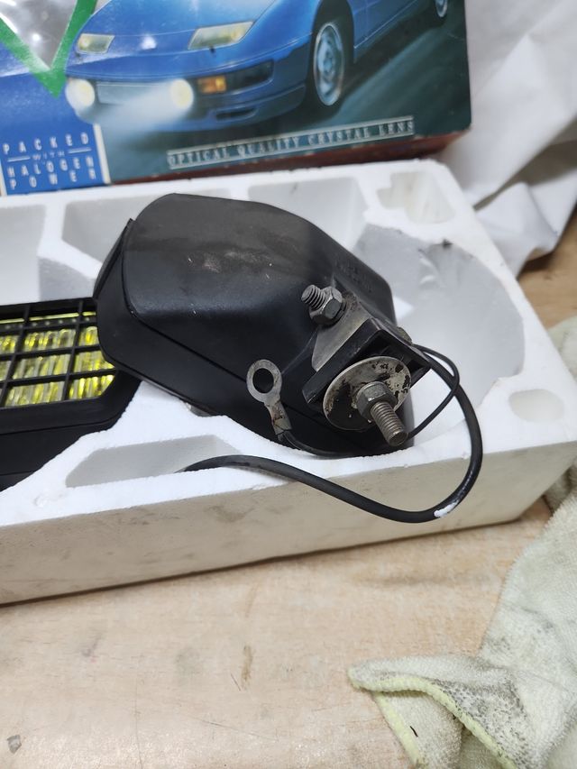 FARI ALOGENI PER AUTO UNIVERSALI AD ANELLO