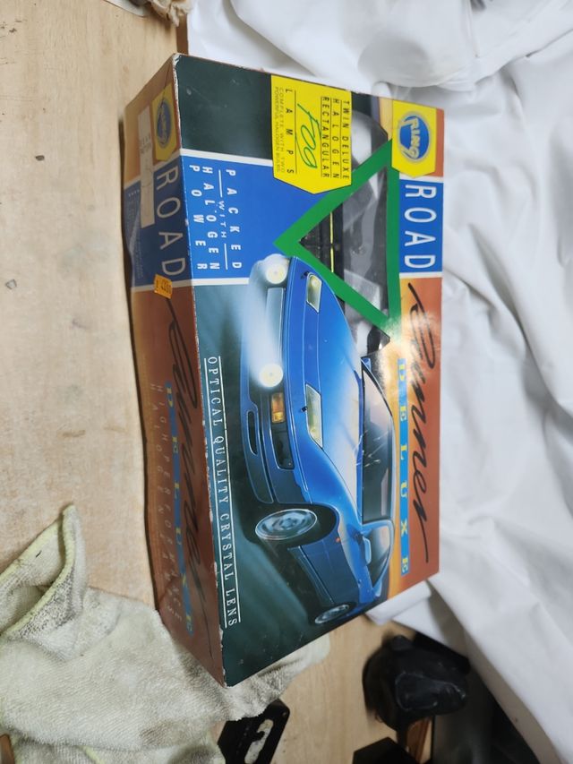 FARI ALOGENI PER AUTO UNIVERSALI AD ANELLO