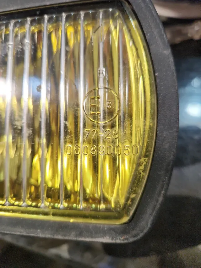 FARI ALOGENI PER AUTO UNIVERSALI AD ANELLO