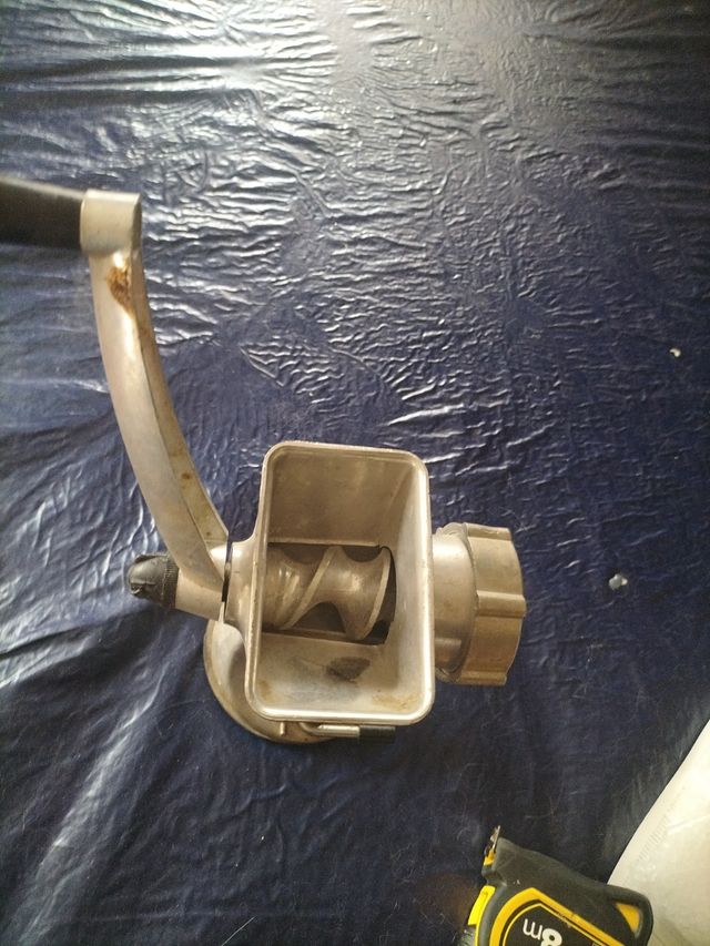 Picadora de carne antigua