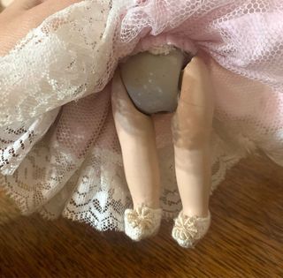 Bambola in porcellana vintage