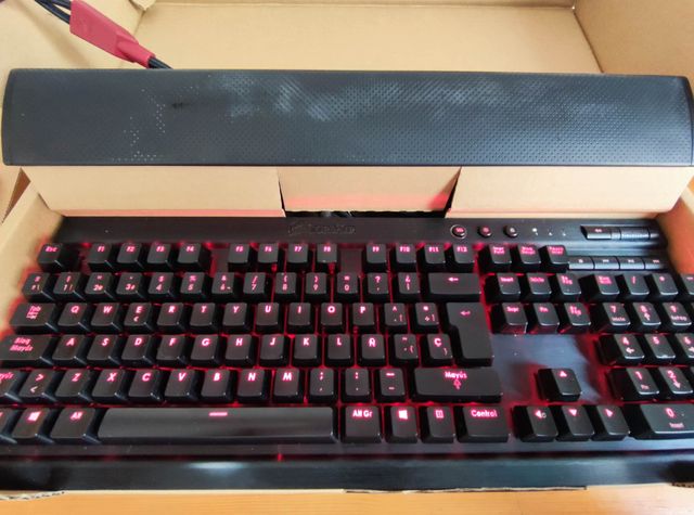 Teclado Mecánico Corsair K70 RGB - ¡Perfecto Estad