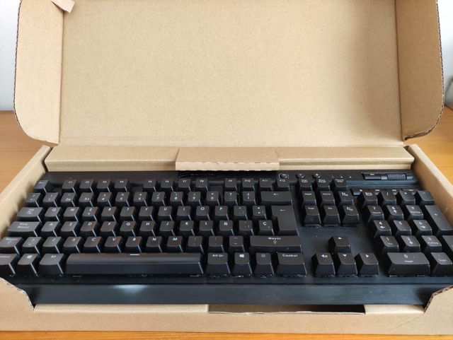 Teclado Mecánico Corsair K70 RGB - ¡Perfecto Estad