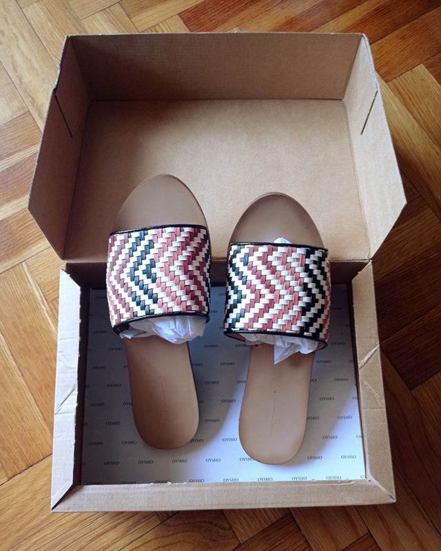 Sandalias planas trenzadas multicolor,OYSHO. 39