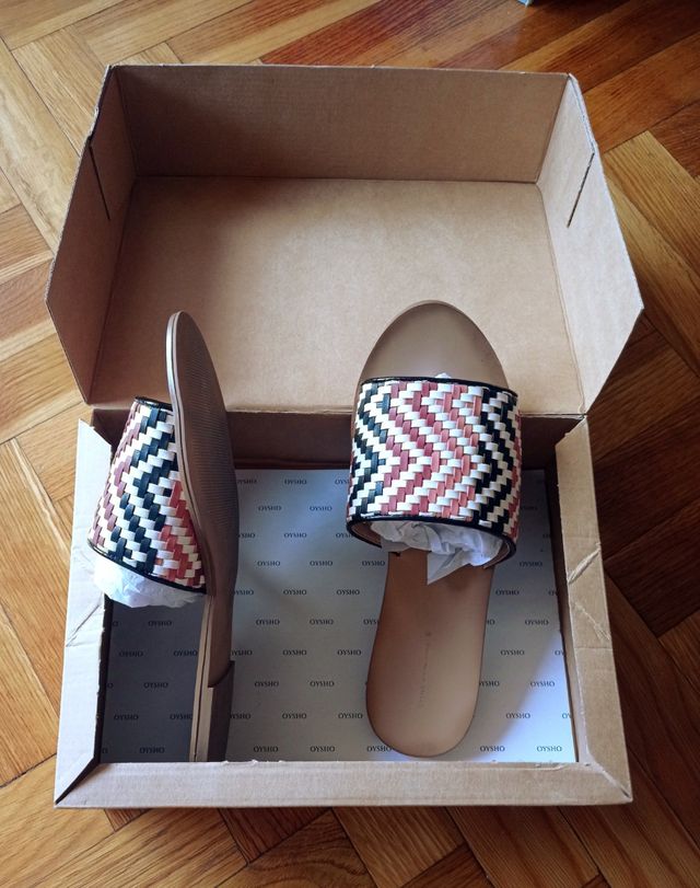 Sandalias planas trenzadas multicolor,OYSHO. 39