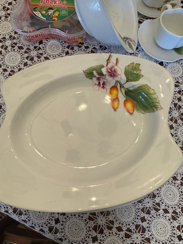 Set piatti decorato a mano in porcellana