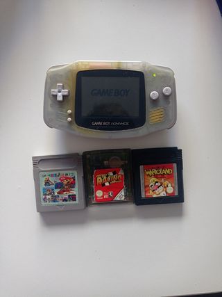 Game Boy Advance con juegos y funda