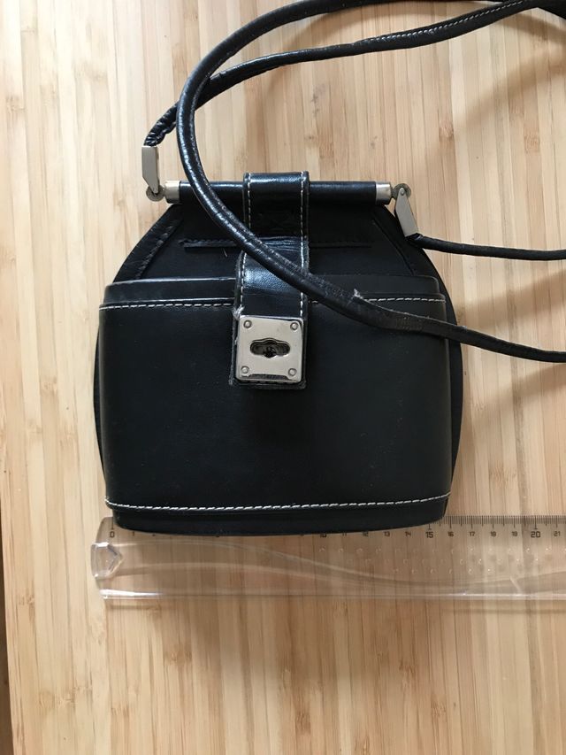 Bolso artesanal de hombro de cuero